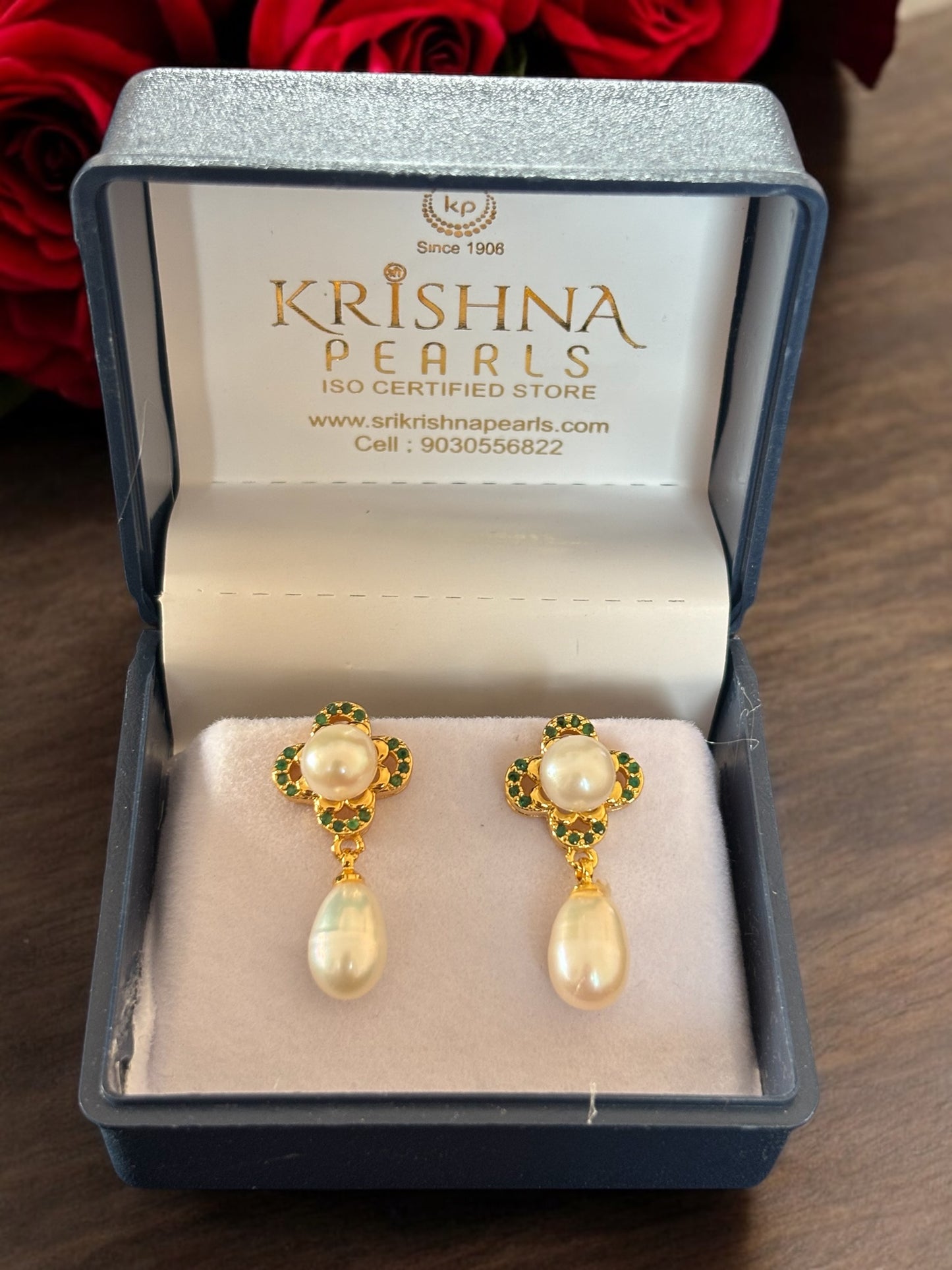 92.5 Silver Post Pin Emerald Studded Hangings