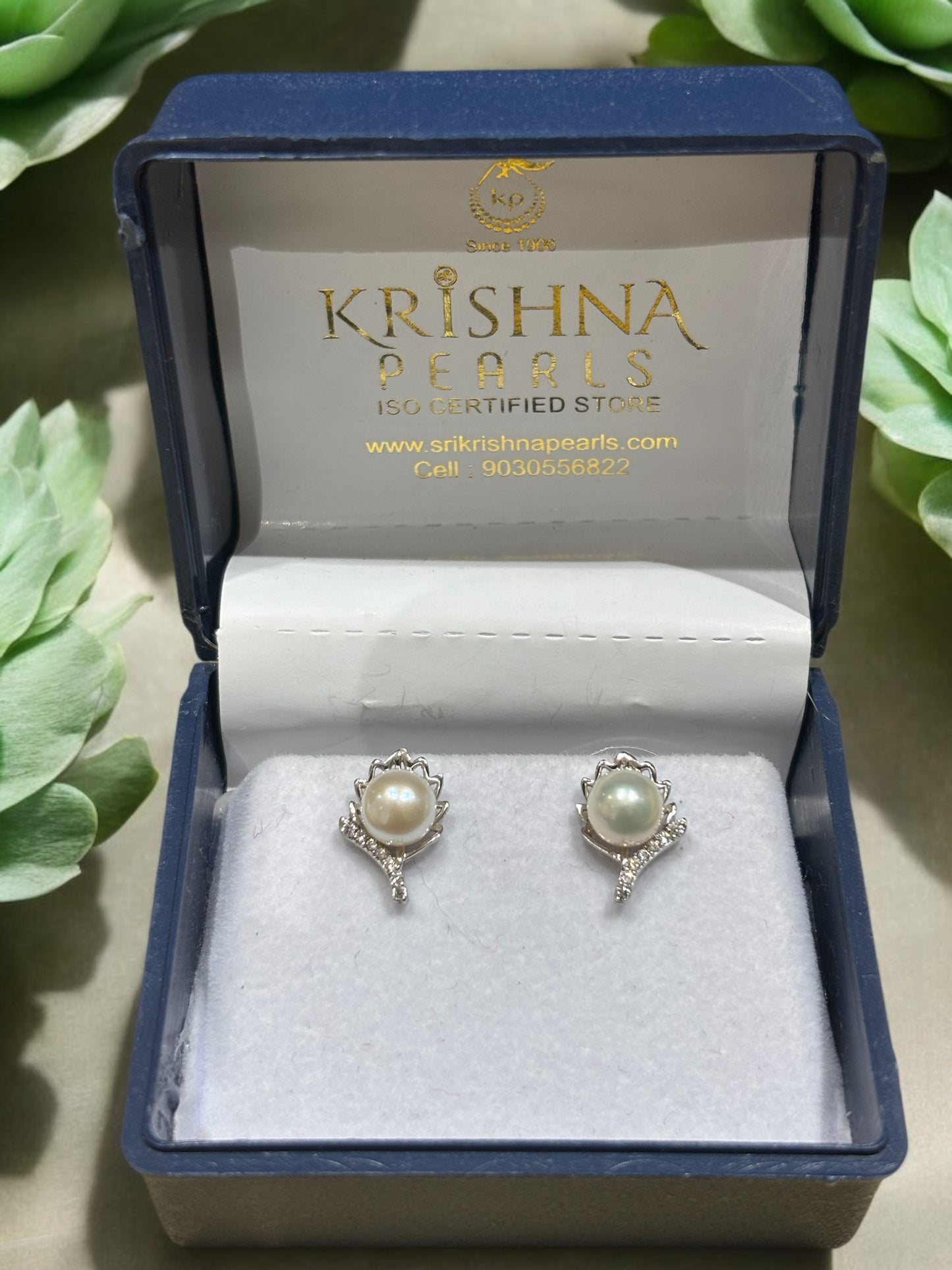 92.5 Silver Beautiful Leaf Pearl Studds