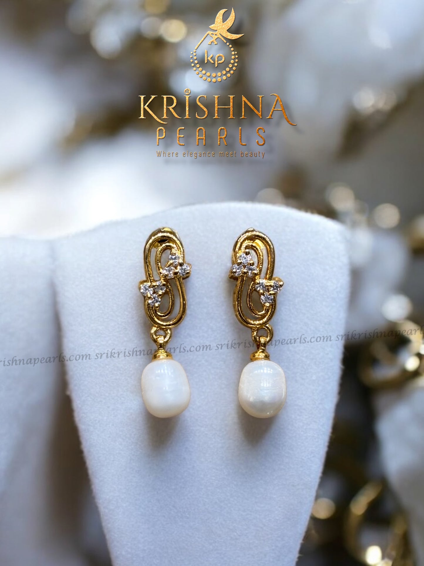 Attractive Pearl Necklace With Modern Pendent