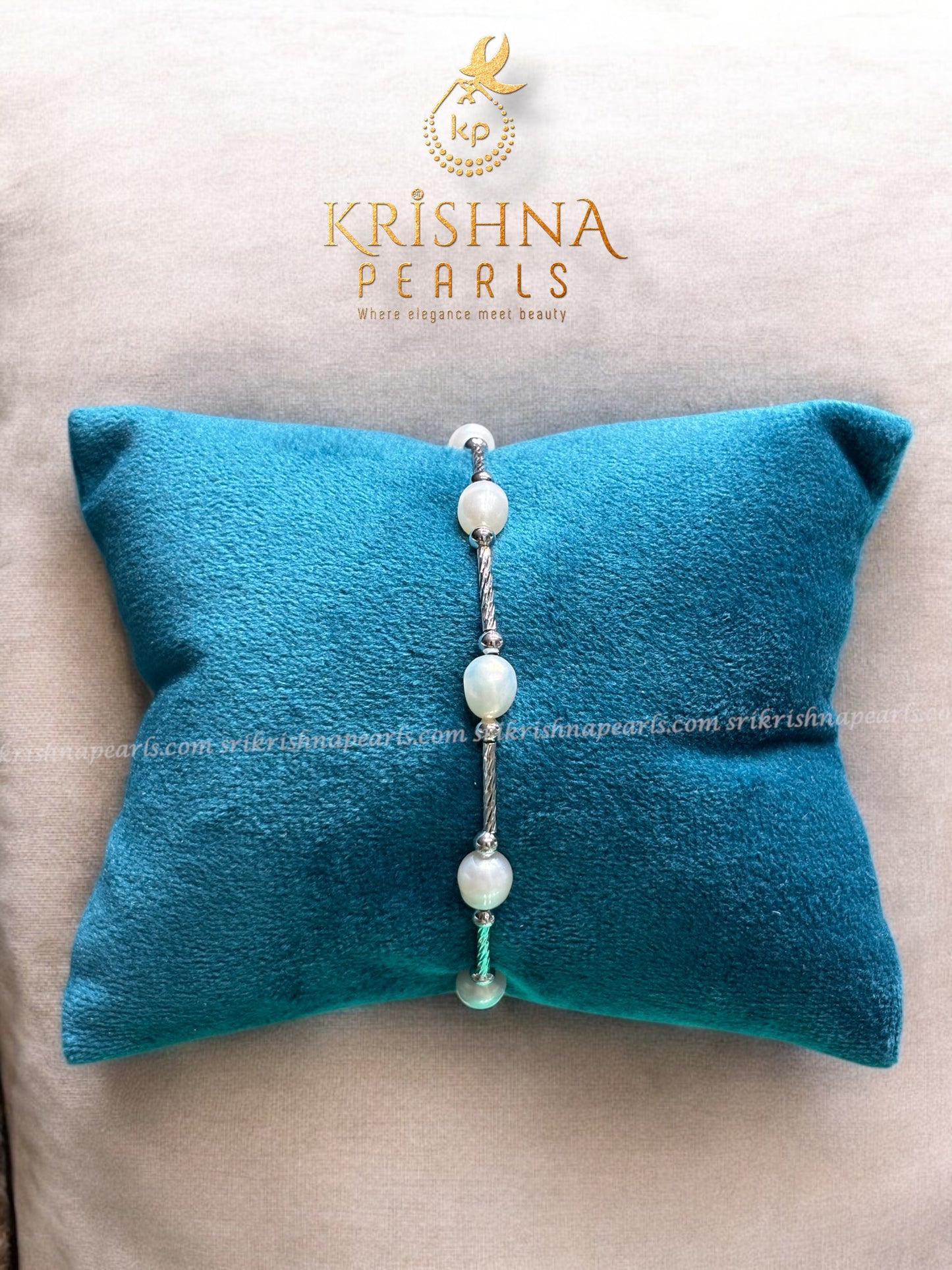 Single Strand Pearls Bracelet