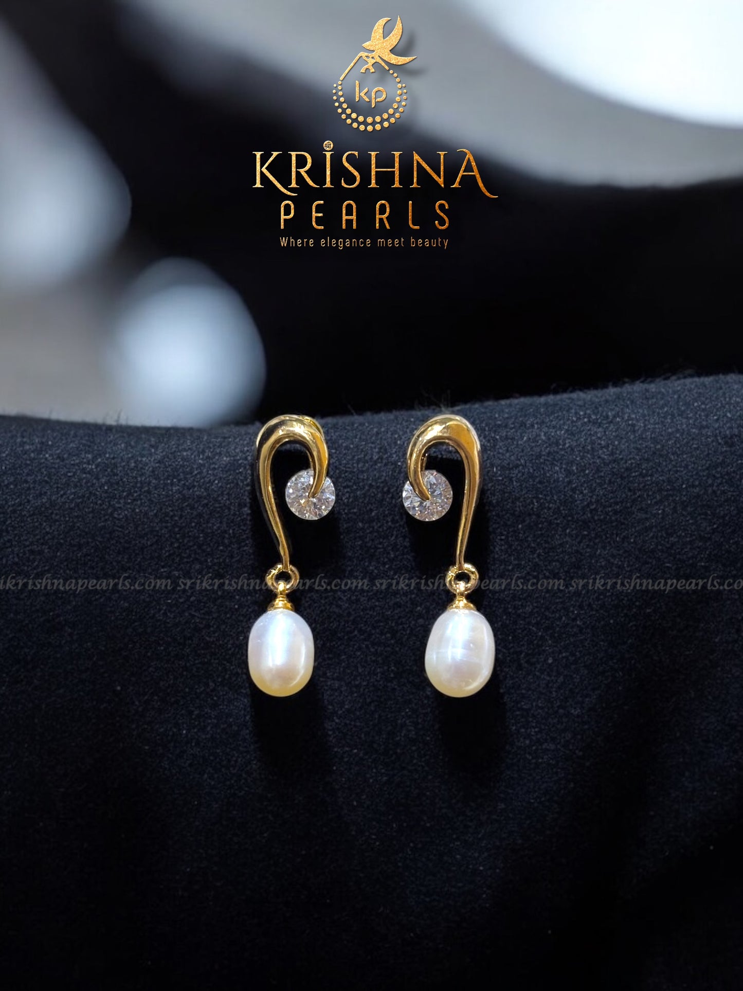 Alluring White Button Pearls Necklace