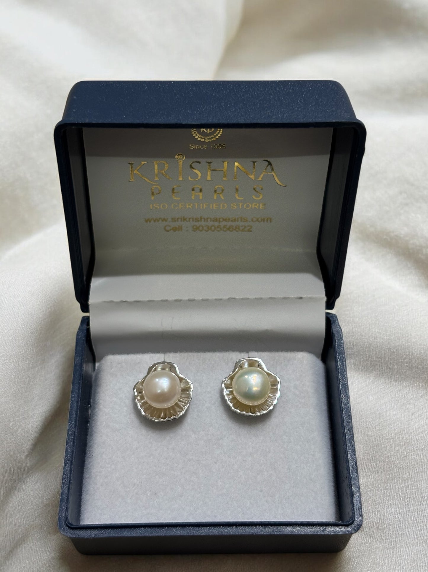 92.5 Silver Oyster Sculpted Pearl Studds