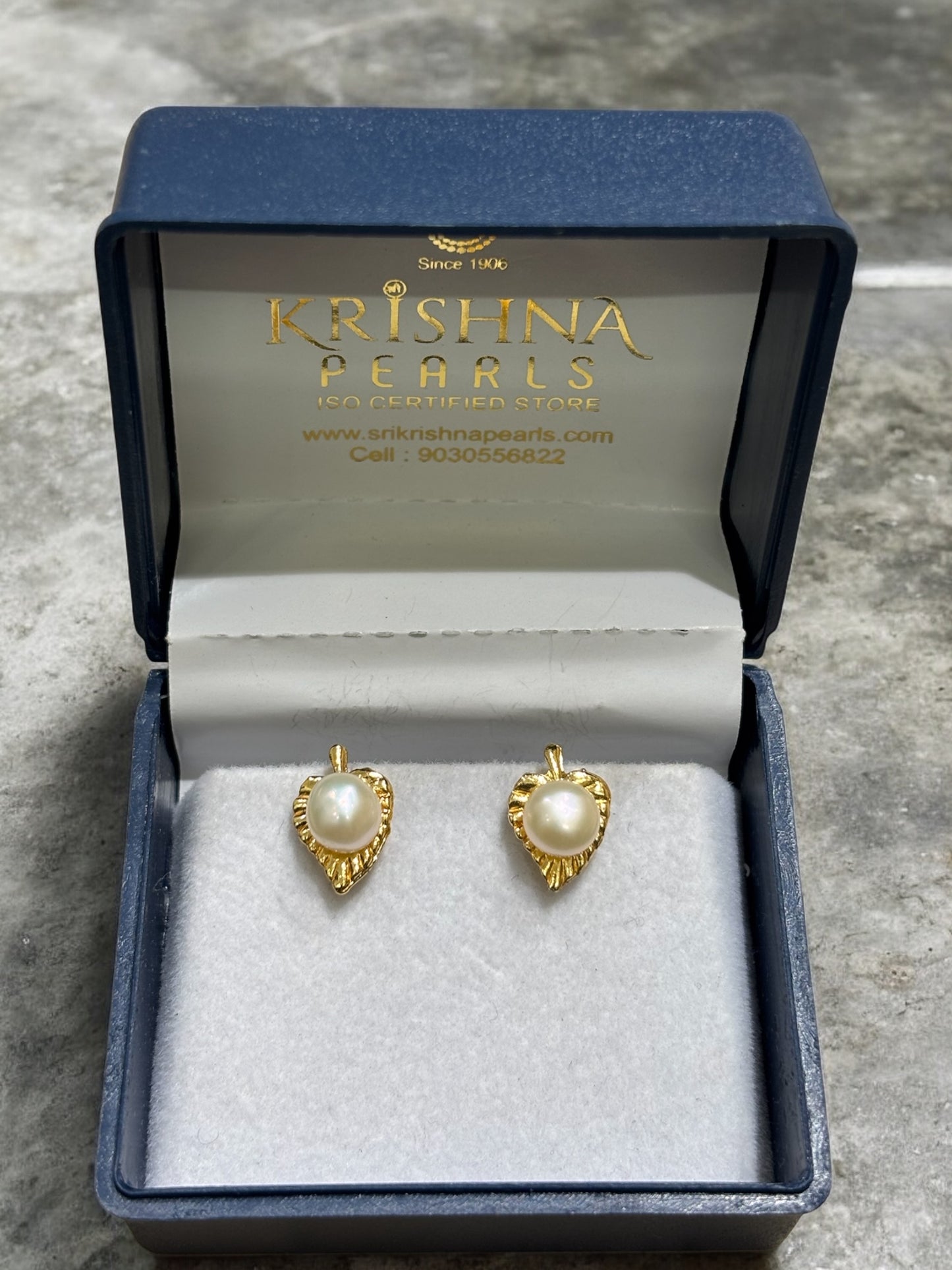 Adorable Leaf Pearl Studded Earrings