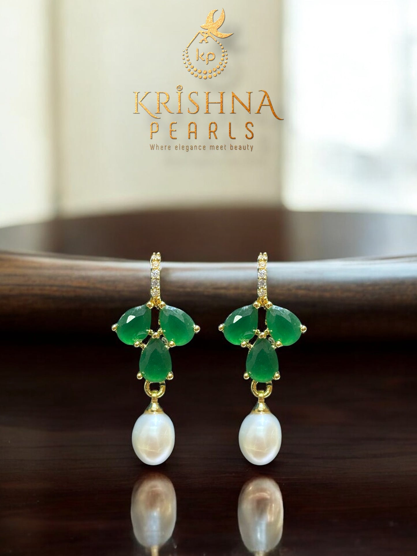 Emerald & Button Pearls Necklace Set