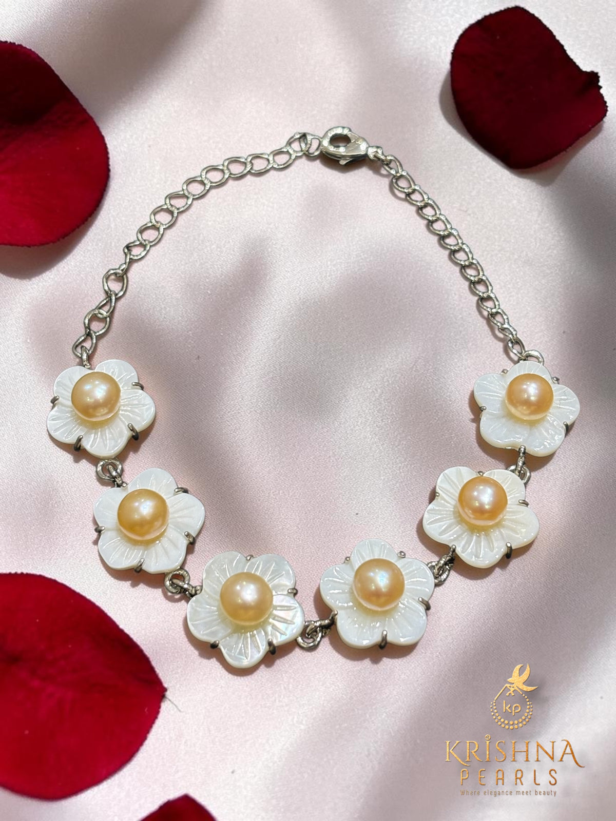 Pretty Flower Craving Pearls Bracelet
