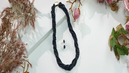 Tips to Wear and Style Black Pearl Necklaces