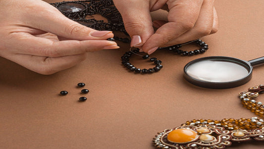 Transform Your Look: 7 Unique Ways to Wear a Black Pearl Necklace