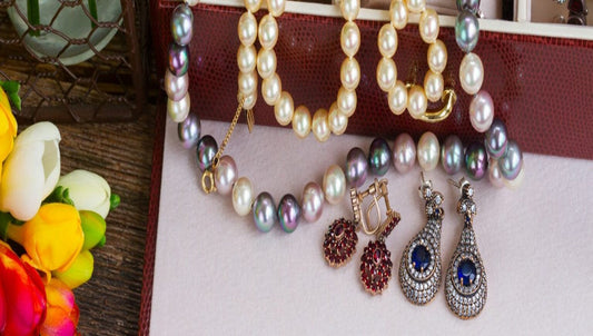Why Should You Choose the Plain White Pearl Set for Every Occasion?