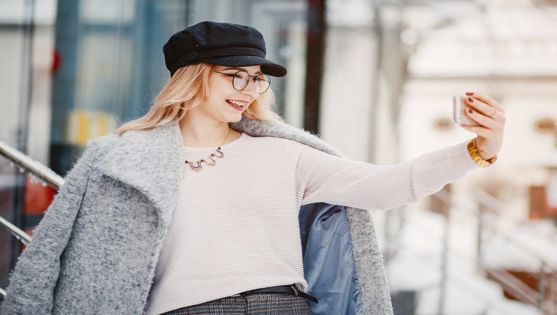 Winter Glam: Pairing Pearl Necklaces with Seasonal Attire