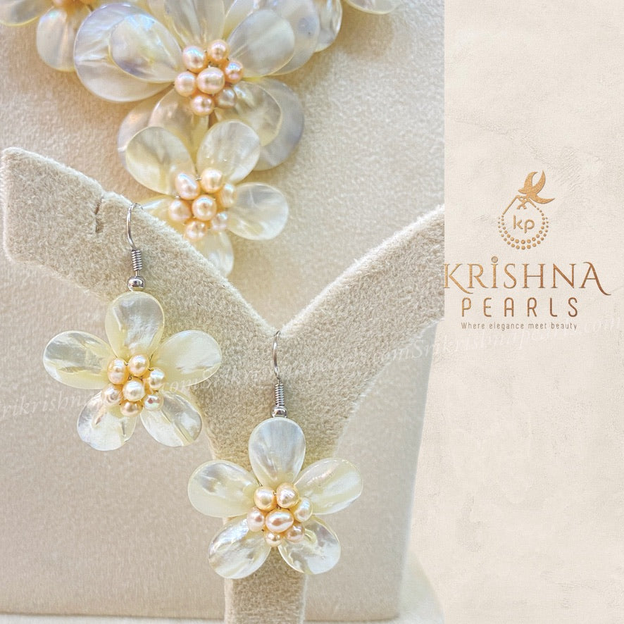 Magnificent Flora Pearl & Oyster Necklace Set