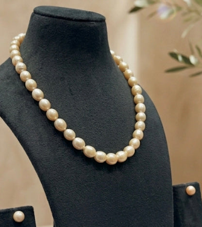 Lustrous Oval Shape Peach Pink Necklace