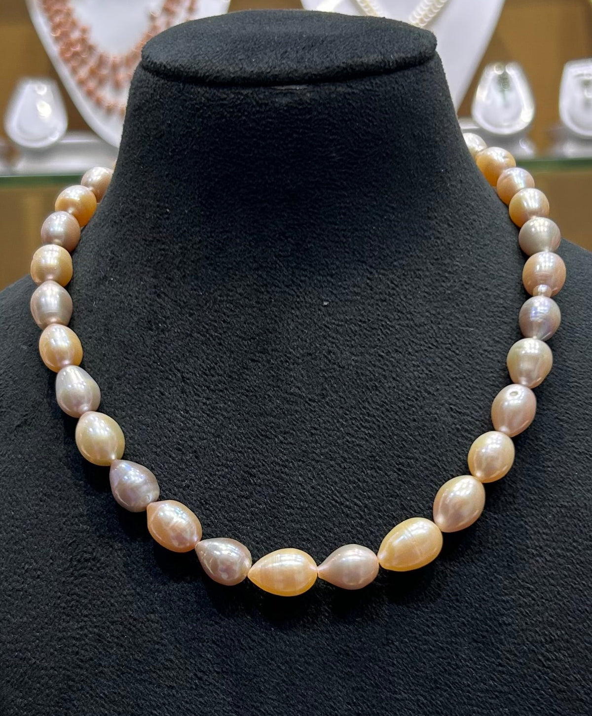 Lustrous Pink Ombré Oval Shape Necklace