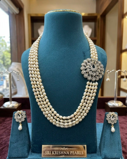 Designer Pearl Broch Set