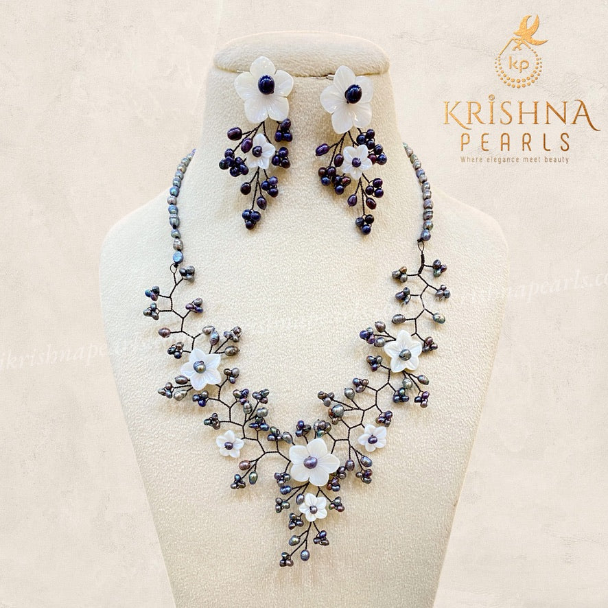 Gorgeous Black Pearl & Oyster Shell Flora Necklace