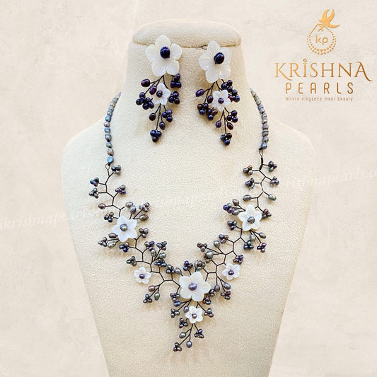 Gorgeous Black Pearl & Oyster Shell Flora Necklace
