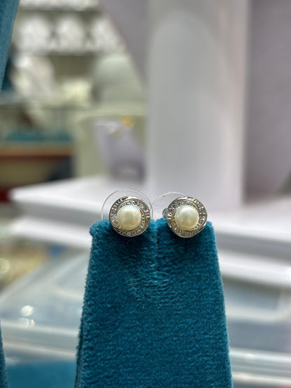 Pretty Button Pearls Necklace Set