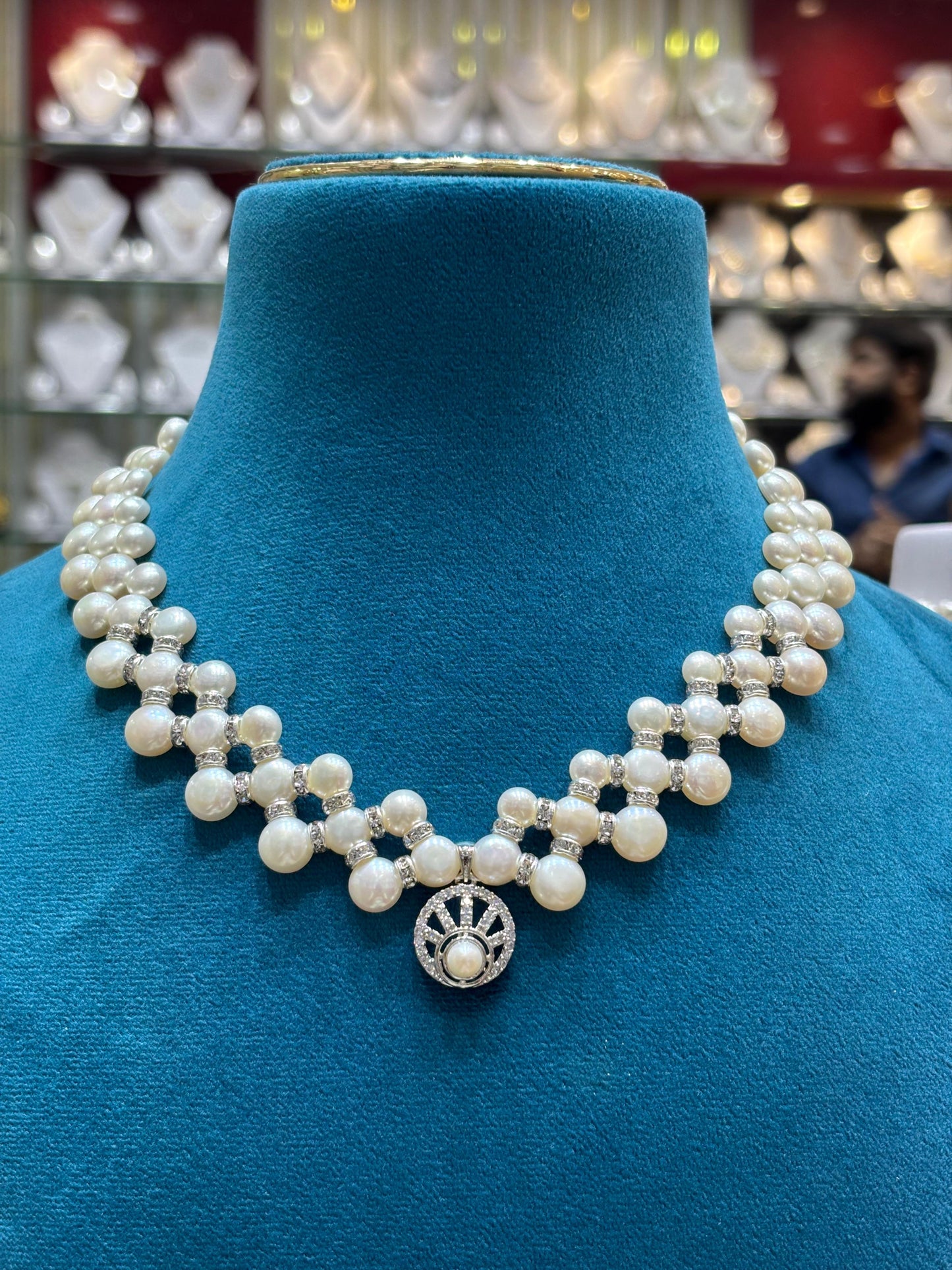 Pretty Button Pearls Necklace Set