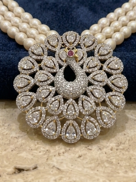 Designer Pearl Broch Set