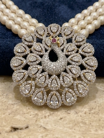 Designer Pearl Broch Set