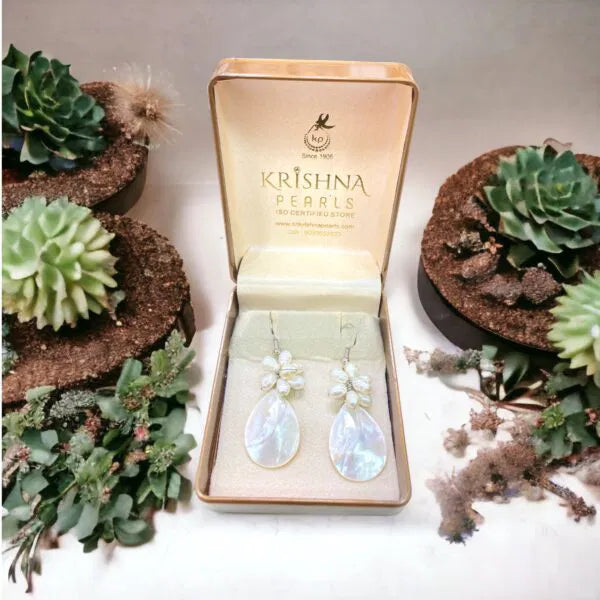 Beautiful Oyster & Pearl Hanging