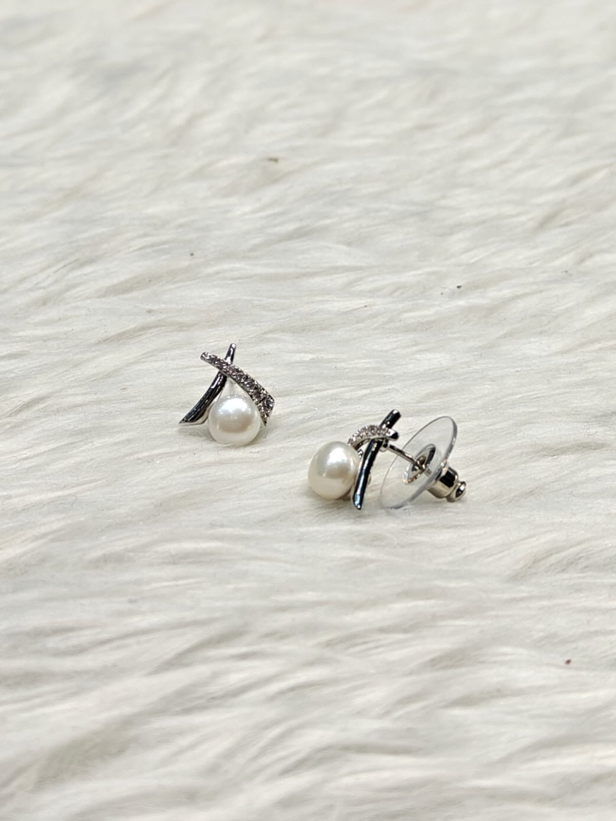 92.5 Silver Post Pin Cute Pearl Studds
