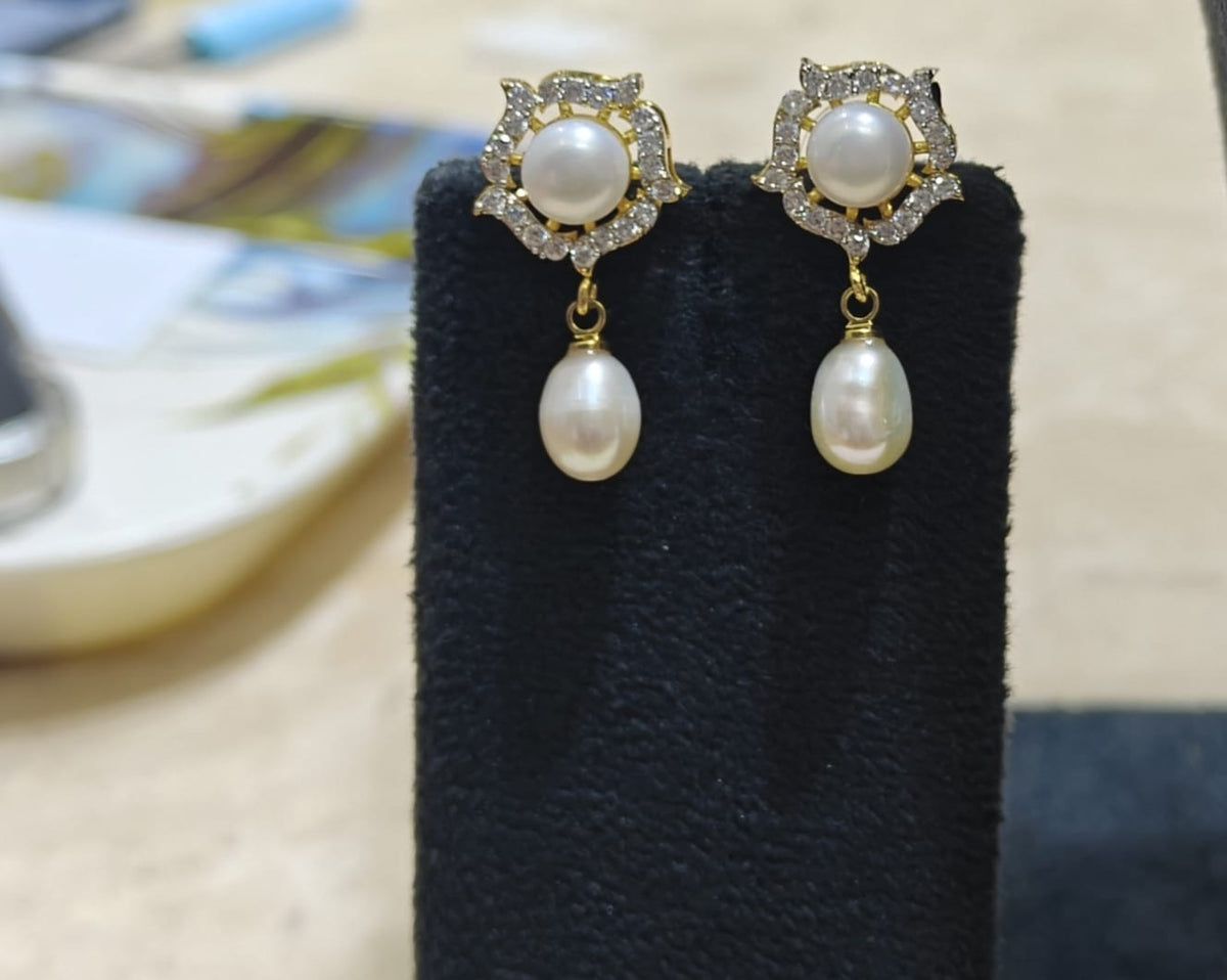 Adorable Pendent With Pearls Necklace Set