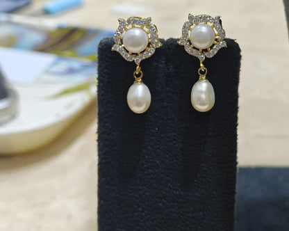 Adorable Pendent With Pearls Necklace Set