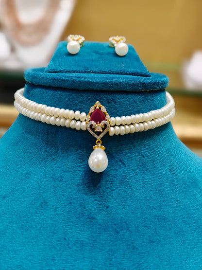 Adorable Emerald Studded Pearls Choker Set