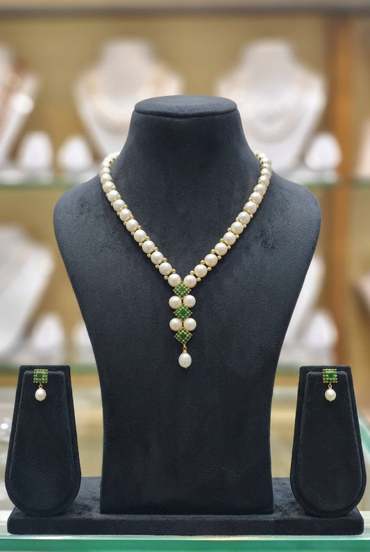 Button Pearl Necklace With Designer Emerald Stone Pattern