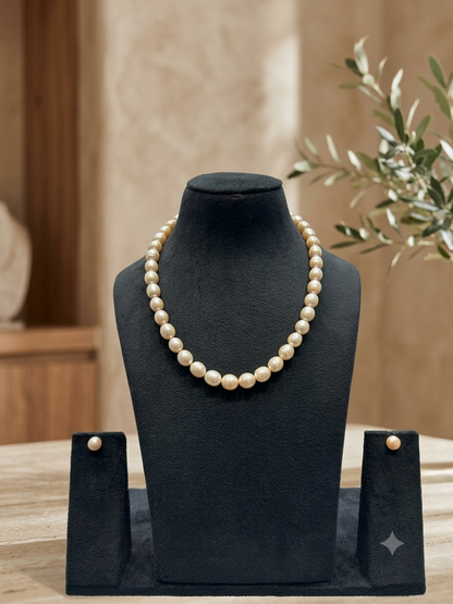 Lustrous Oval Shape Peach Pink Necklace