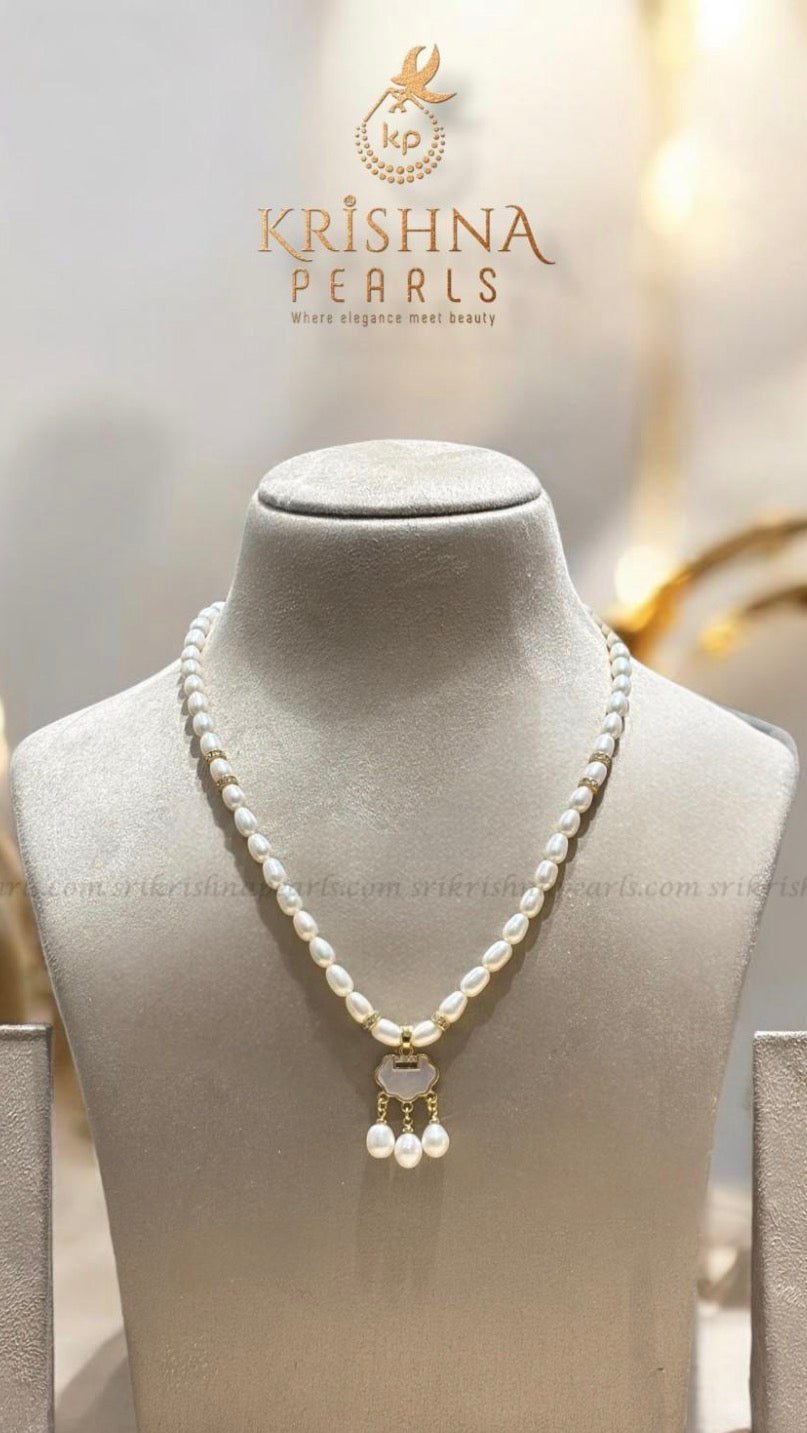Beautiful Oyster Pendent With Pearls Necklace