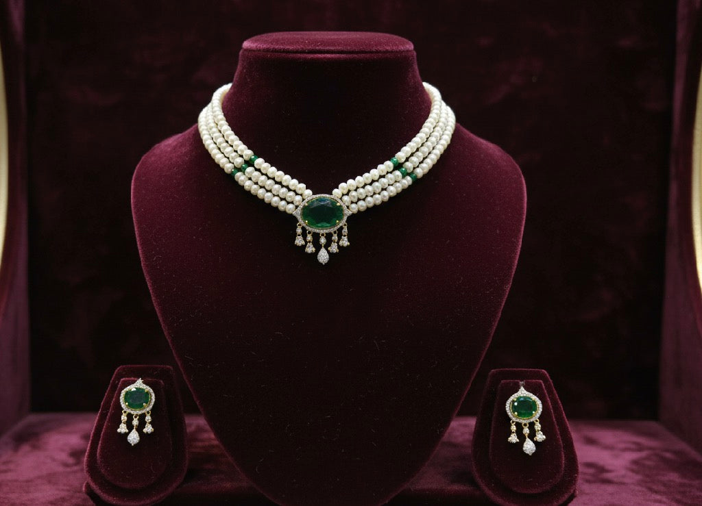 Emerald And Pearls Necklace