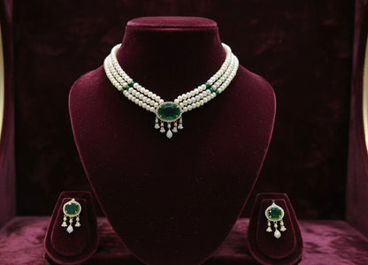 Emerald And Pearls Necklace