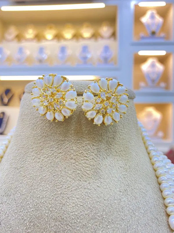 Exclusive Pearl Brooch Set