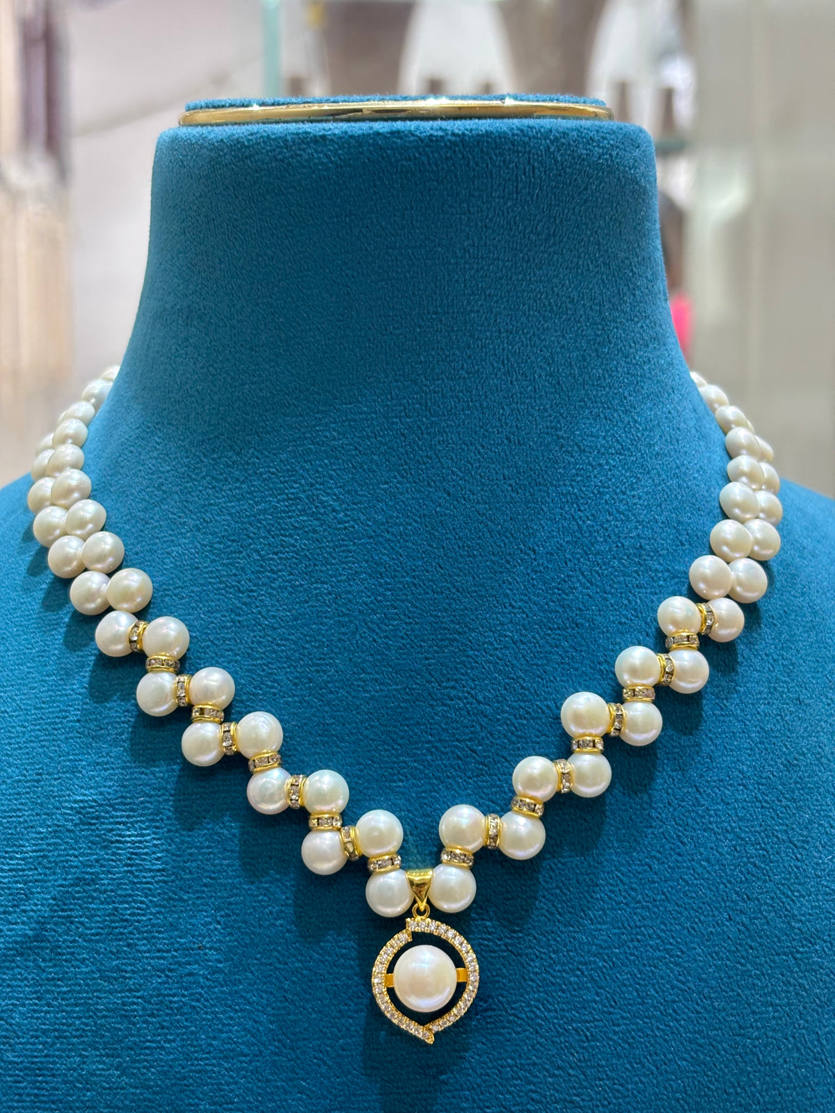Beautiful Button Pearls Necklace Set