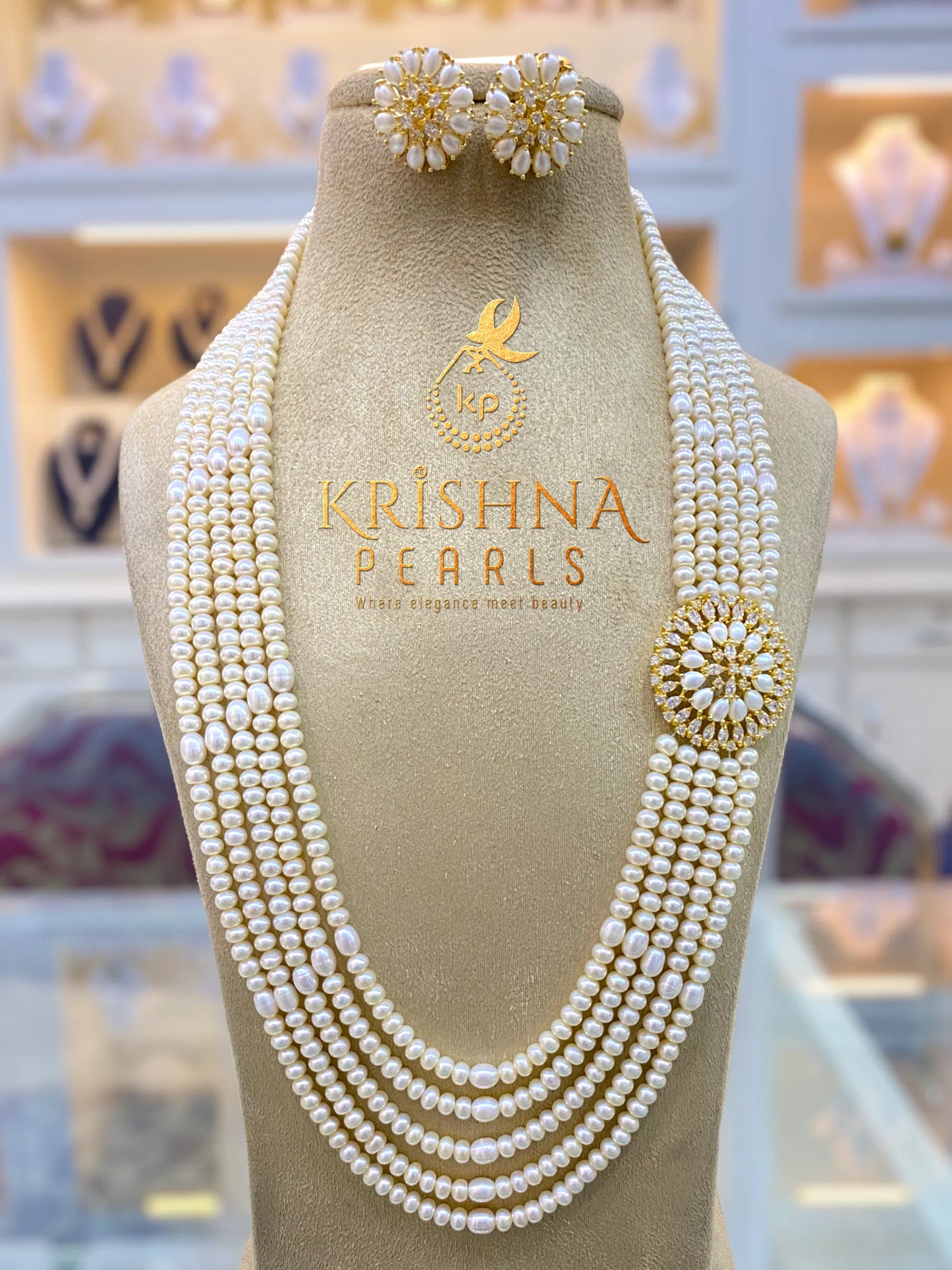 Exclusive Pearl Brooch Set