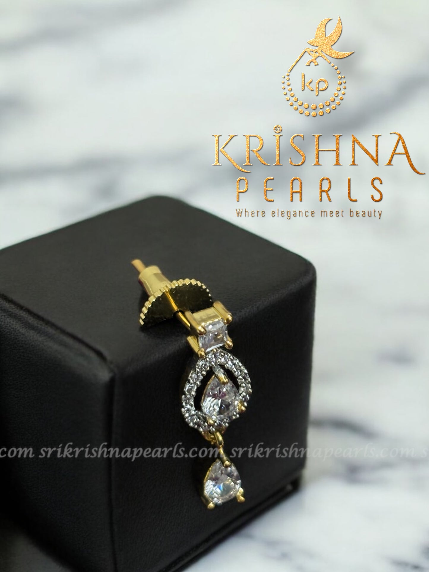 Elegant Pearl Necklace with Zircon Locket