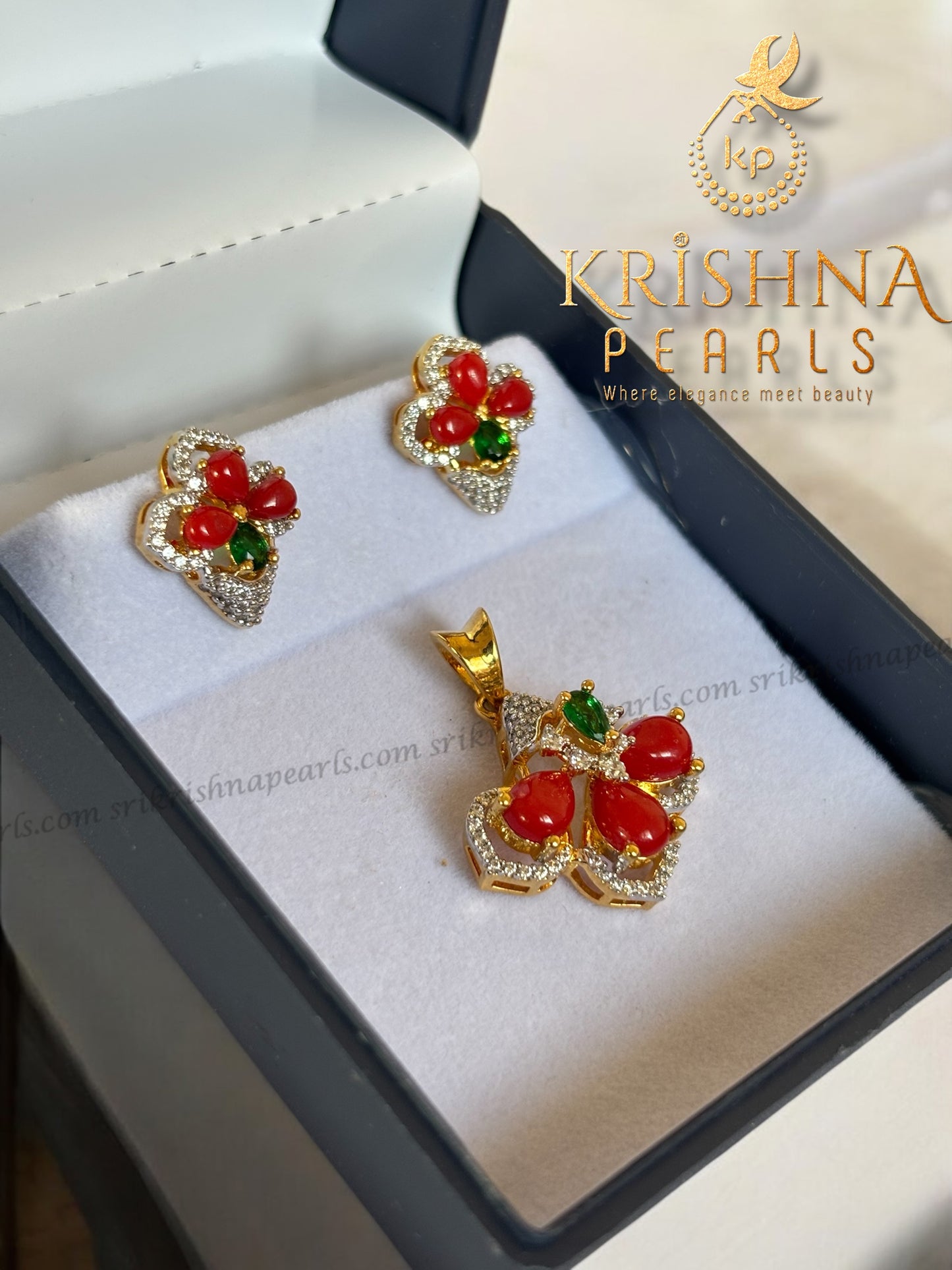 92.5 Silver Beautiful Pendent Set.