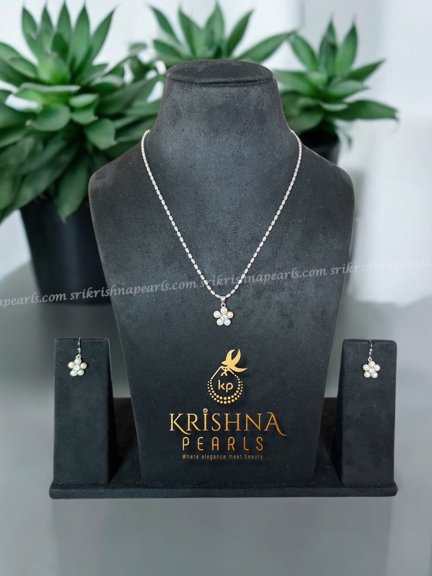 92.5 Silver Beautiful Flower Pendent Set