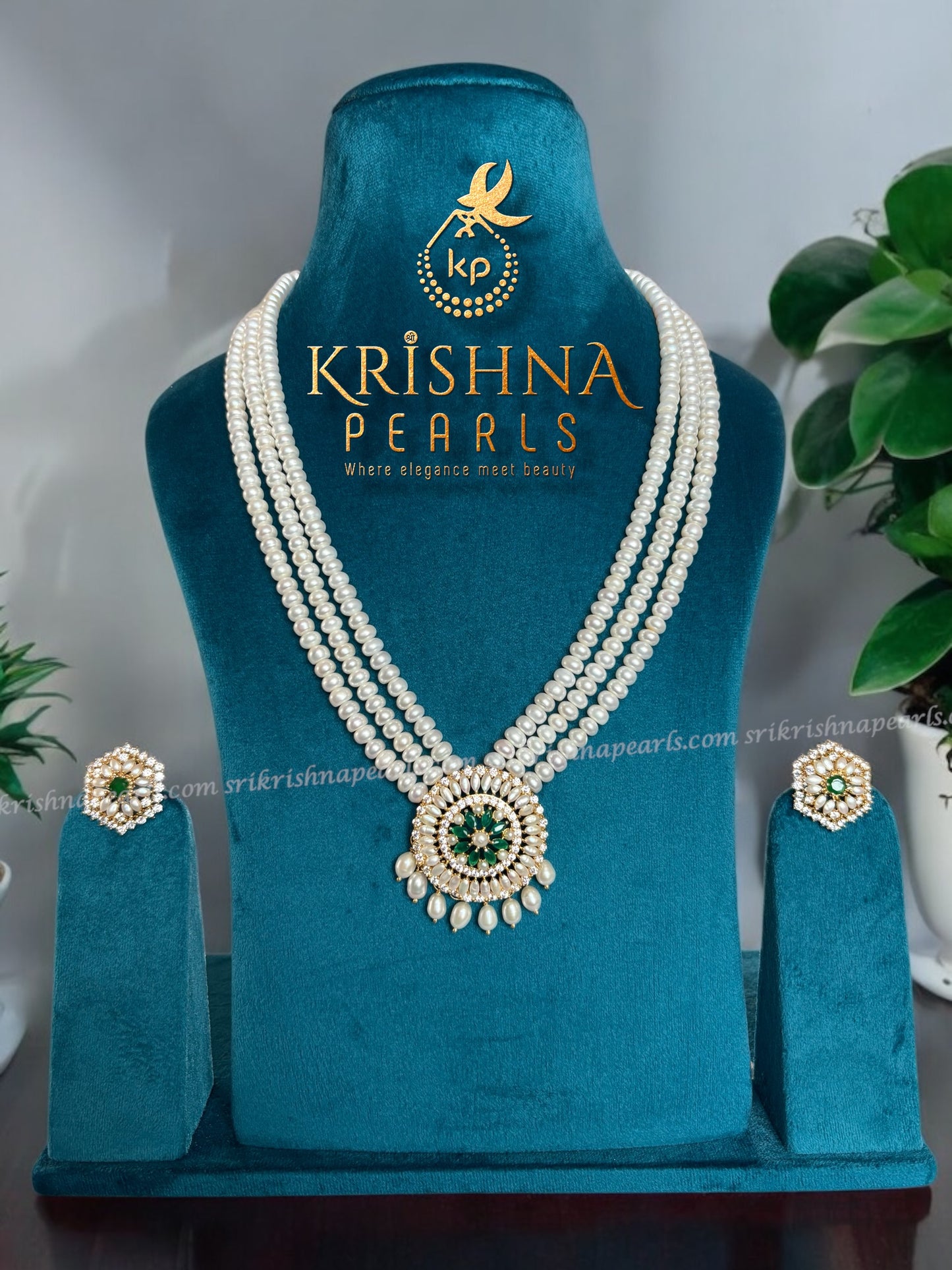 Emerald & Pearl Studded Three Rows Set