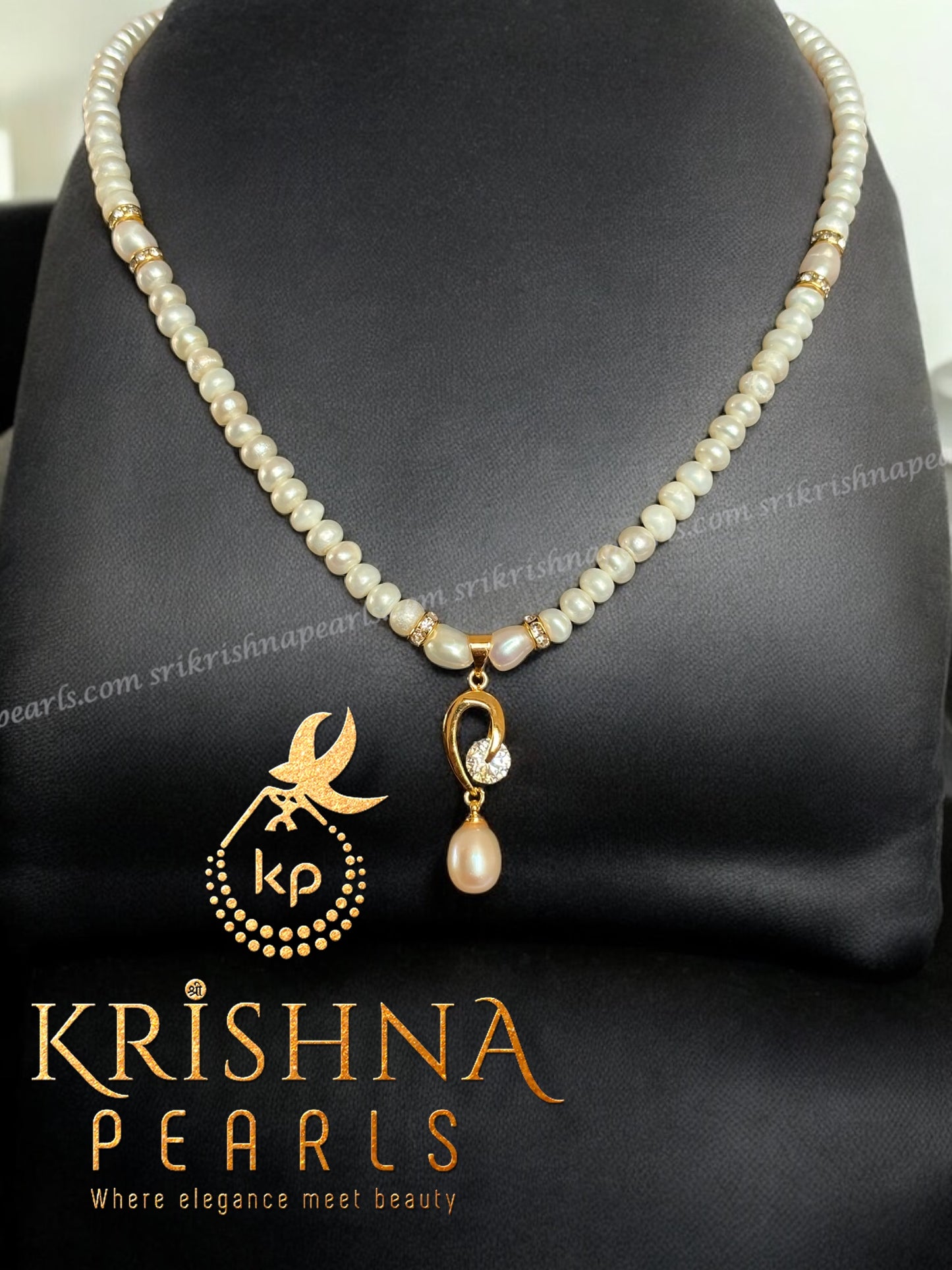 Attractive Pearl Studded Pendet Set