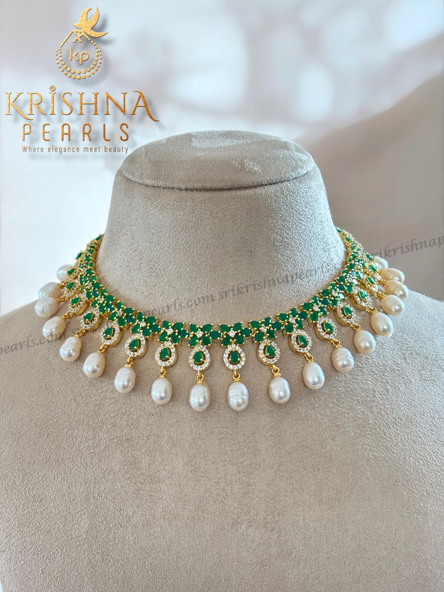 Designer Flower Emerald & Pearl Hanging Necklace Set.