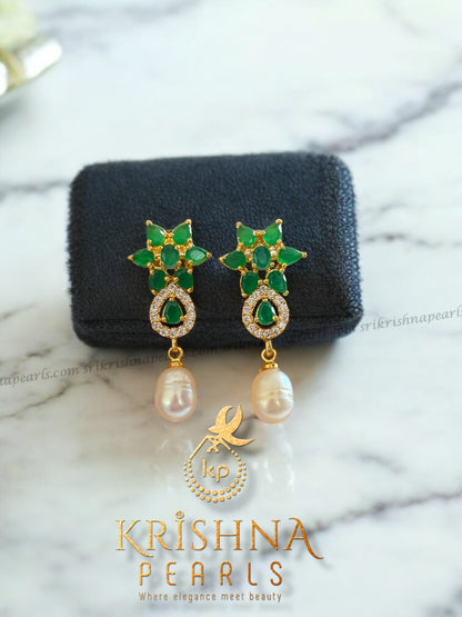Designer Flower Emerald & Pearl Hanging Necklace Set.