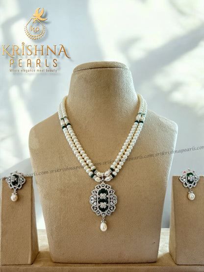 Beautiful Emerald & Pearls Hangings Pendent Set