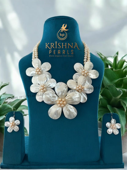 Floral Peach Pearl Necklace