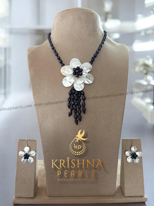 Exclusive Pearl Oyster Necklace