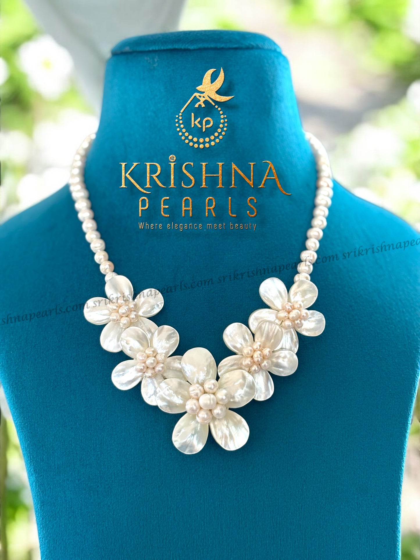 Beautiful Floral Pearl Necklace Set