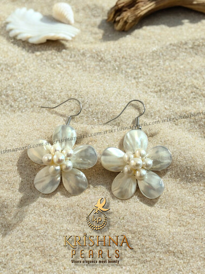 Beautiful Floral Pearl Necklace Set