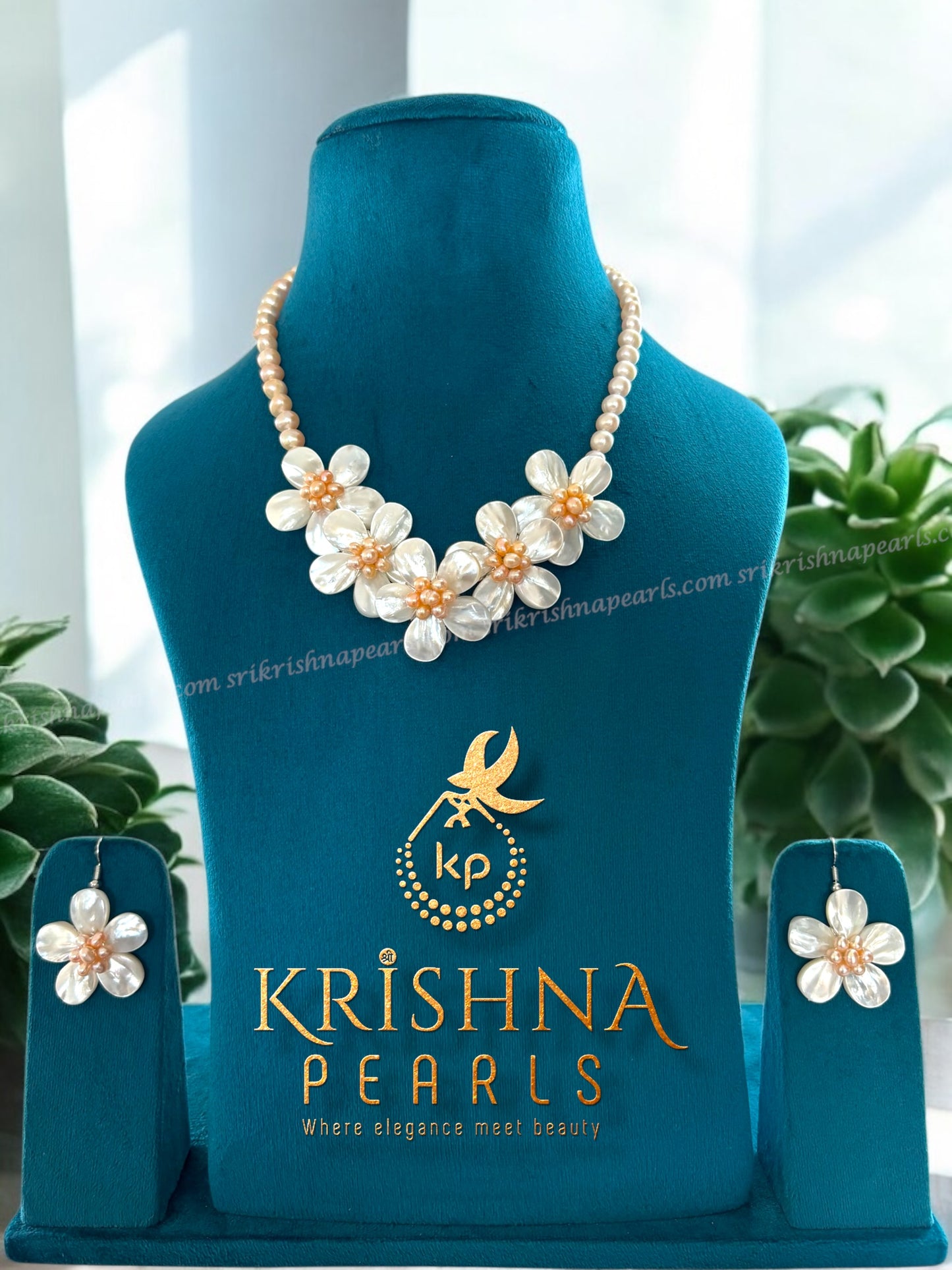 Adorable Floral Peach Pearl Necklace