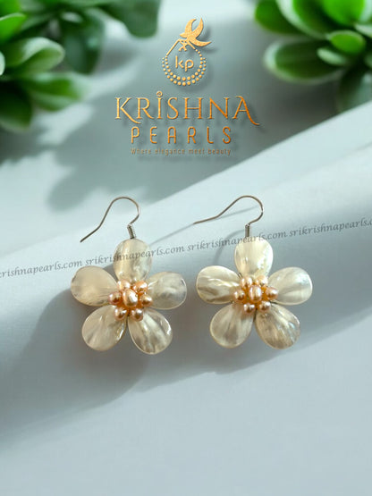 Adorable Floral Peach Pearl Necklace